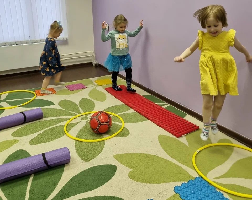 Игры в маленькой комнате: идеи для активного времяпрепровождения в 20 кв.м