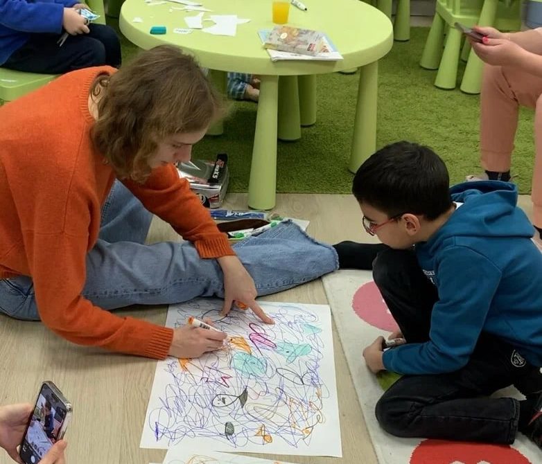 Как работает мозг ребенка: смысл хаотичных рисунков